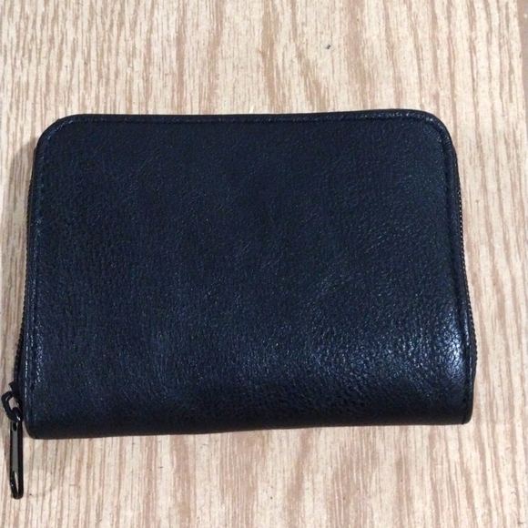 NWOT Black Faux Leather Small Zipper Arround Wallet 5 x 4 inches - Picture 1 of 7